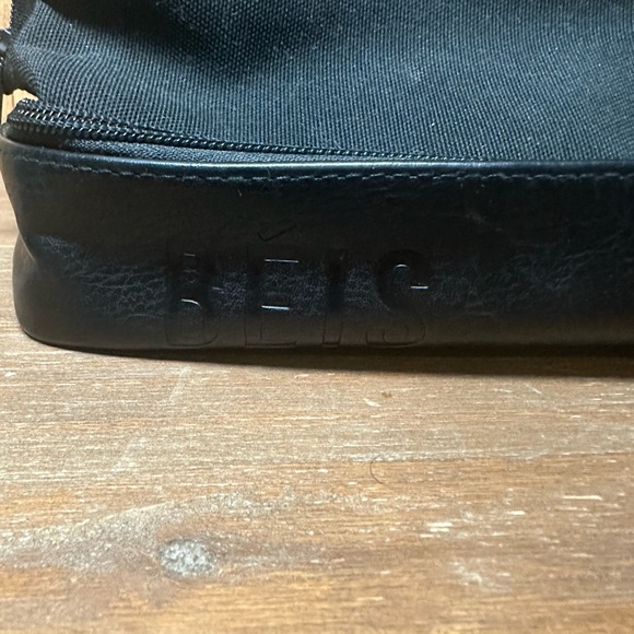 Black Travel Luggage Bag with Durable Design - Picture 2 of 8